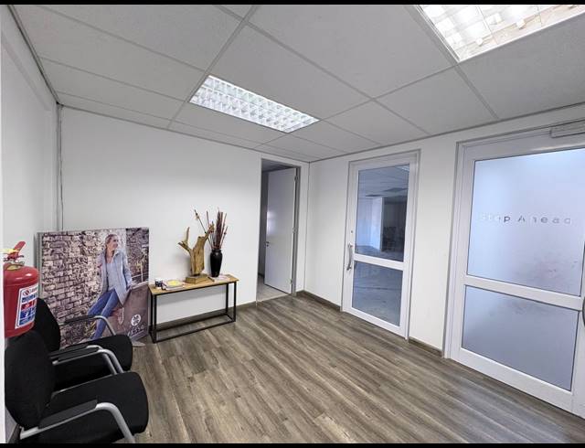 123M² OFFICE TO LET IN FOURWAYS